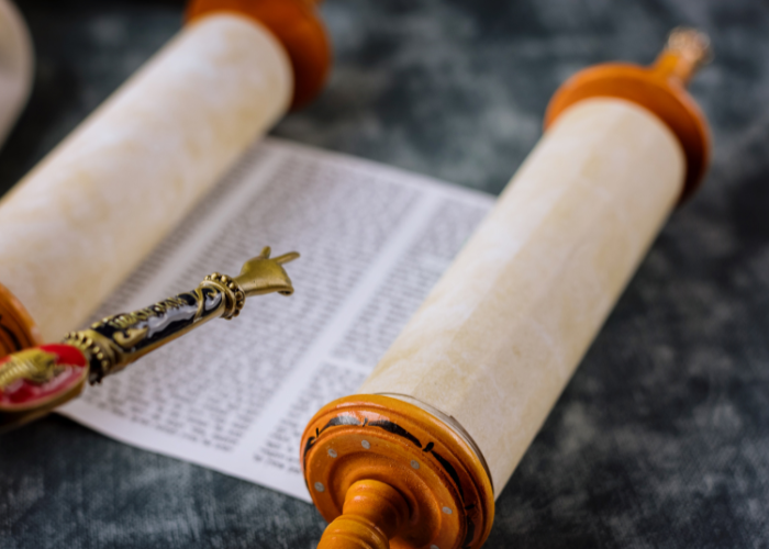 what is simchat torah and how is it celebrated